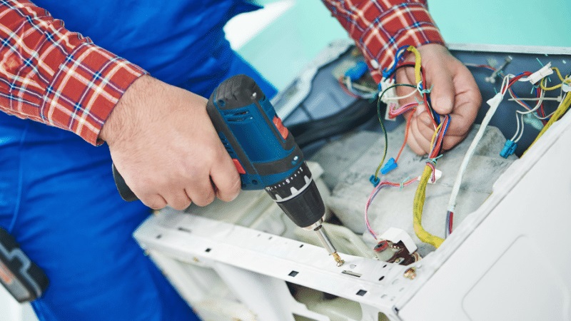 Aliağa Mitsubishi Mitsubishi çamaşır makinesi kart tamiri – Su almama arızası orijinal parça ile giderildi. - Teknik servis örneği